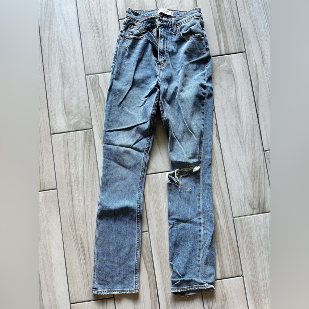 Abercrombie & fitch jeans. The 90’s slim straight. Ultra high rise. Size 24.